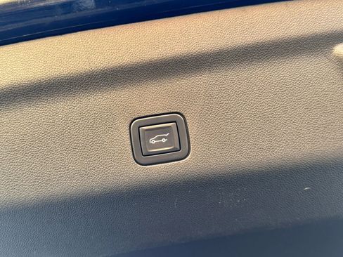 Used 2021 Chevrolet Suburban Premier w/ Premium Package image 30