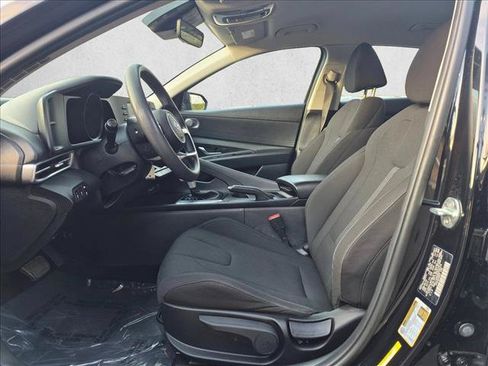 Used 2022 Hyundai Elantra SE FWD image 15