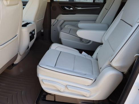 Used 2024 GMC Yukon XL Denali w/ Advanced Technology Package AWD/4WD image 6
