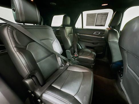 Used 2018 Ford Explorer Limited w/ Ford Safe & Smart Package AWD/4WD image 30