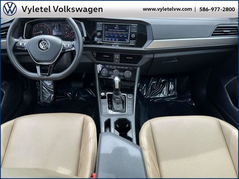 Used 2020 Volkswagen Jetta SE w/ SE Cold Weather Package image 12