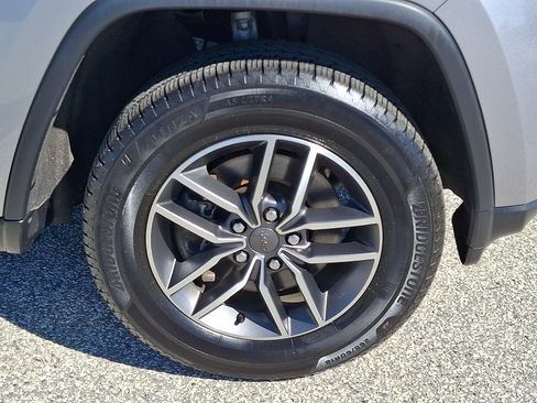 Used 2021 Jeep Grand Cherokee Limited AWD/4WD image 9