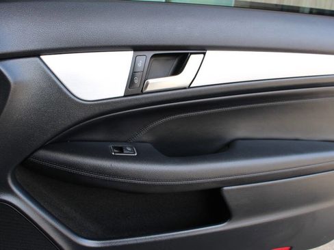 Used 2012 Mercedes-Benz C 250 Coupe image 29