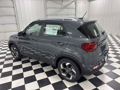 Used 2026 Hyundai Venue SEL FWD image 4