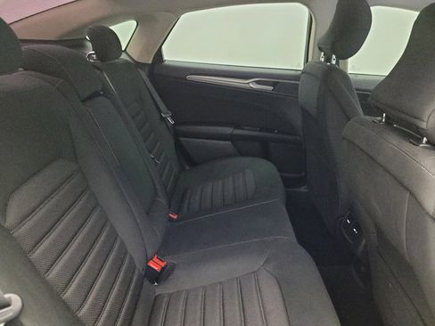 Used 2017 Ford Fusion SE w/ Fusion SE Technology Package image 19