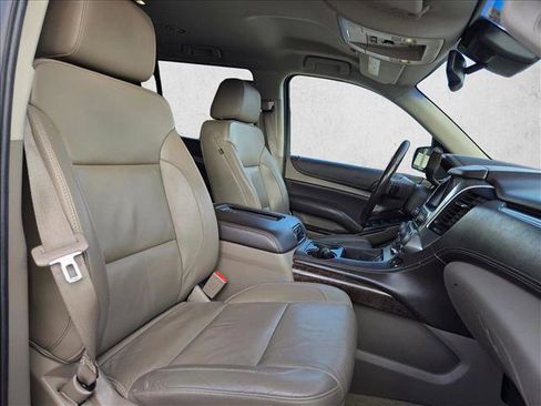 Used 2016 Chevrolet Suburban LT w/ Luxury Package image 17