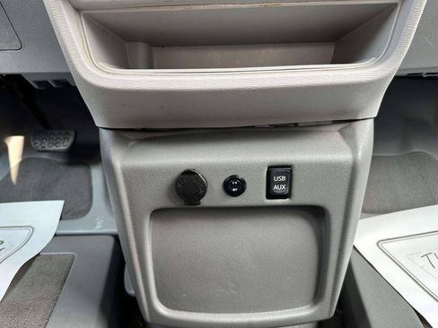 Used 2013 Toyota Sienna LE FWD image 38
