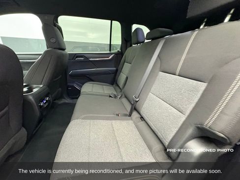 Used 2025 GMC Acadia Elevation image 12