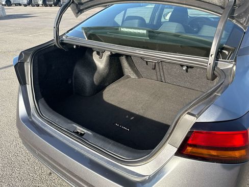 Used 2025 Nissan Altima 2.5 SV image 15