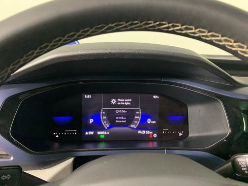 Used 2023 Volkswagen Taos SE w/ Panoramic Sunroof Package FWD image 22