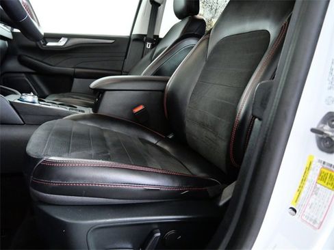 Certified 2022 Ford Escape SEL w/ Equipment Group 302A image 16