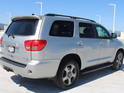 Used 2014 Toyota Sequoia SR5 w/ Sport Appearance Package AWD/4WD image 3