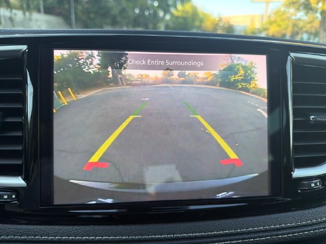 Used 2023 Chrysler Pacifica Touring-L FWD image 16