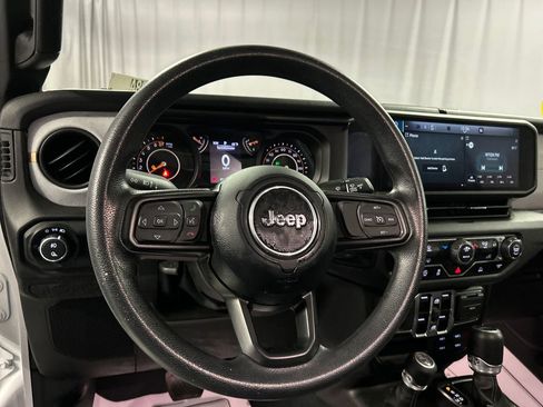 Used 2024 Jeep Gladiator Sport AWD/4WD image 15