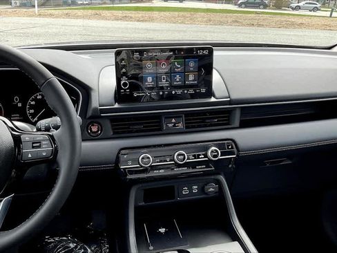 New 2025 Honda Pilot Touring image 13