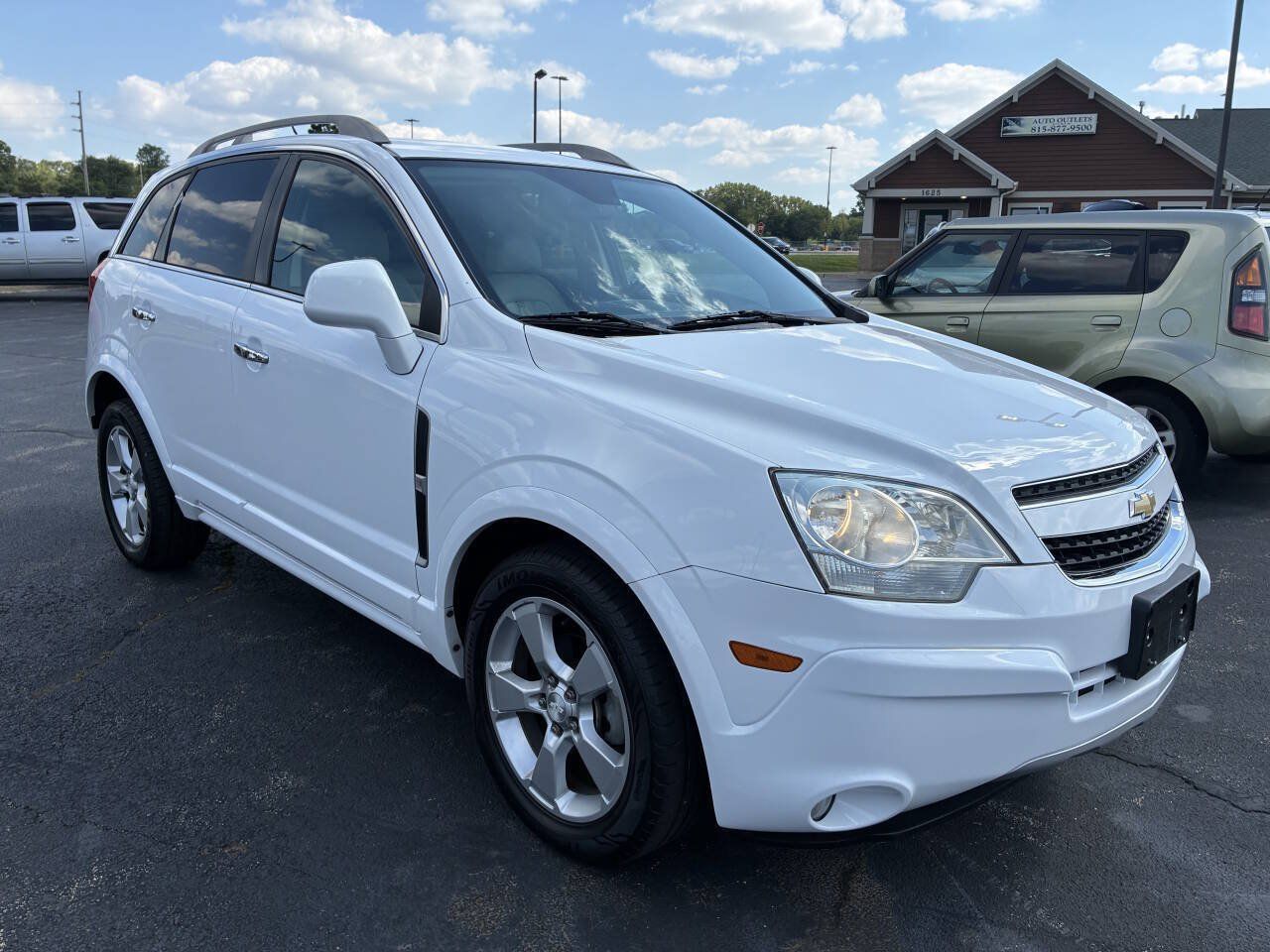 Used 2013 Chevrolet Captiva Sport LTZ FWD image 1