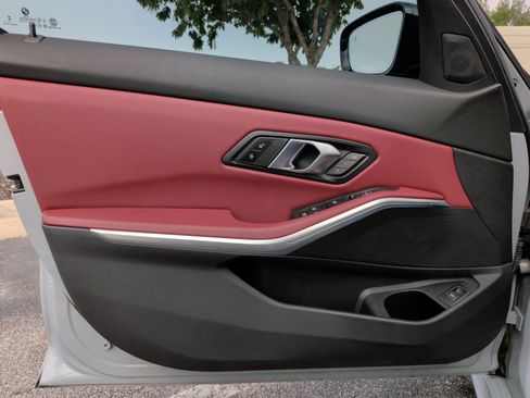 Used 2025 BMW 330i Sedan w/ M Sport Package RWD image 27