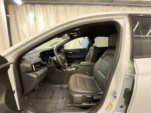 Used 2025 Buick Envista Sport Touring FWD image 10