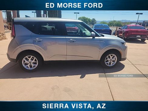 Used 2025 Kia Soul LX FWD image 7
