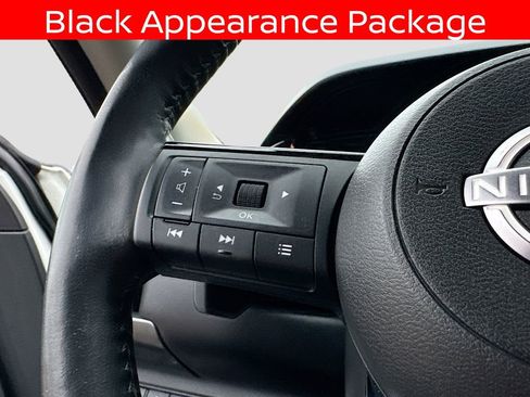 Used 2023 Nissan Pathfinder SL w/ Black Appearance Package FWD image 9