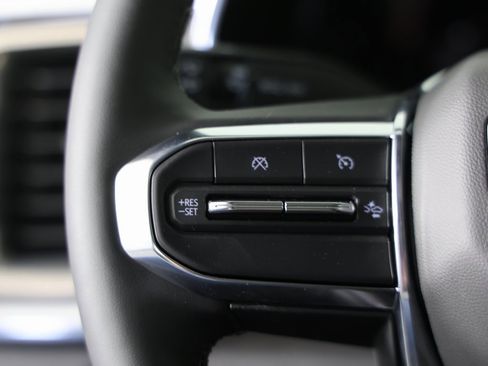 Used 2025 GMC Canyon Denali image 14