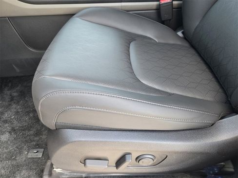 New 2026 Kia Carnival EX image 17