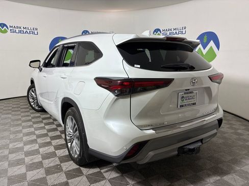 Used 2025 Toyota Highlander Platinum AWD/4WD image 7