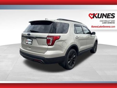 Used 2017 Ford Explorer XLT w/ Equipment Group 202A AWD/4WD image 5
