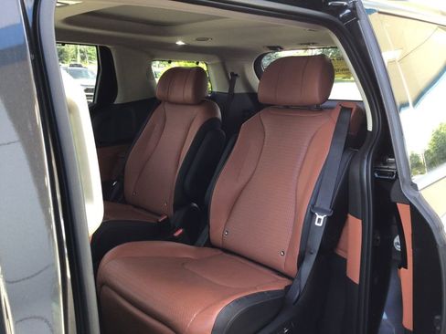 Used 2023 Kia Carnival SX Prestige FWD image 33