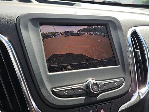 Used 2024 Chevrolet Equinox LT FWD image 17