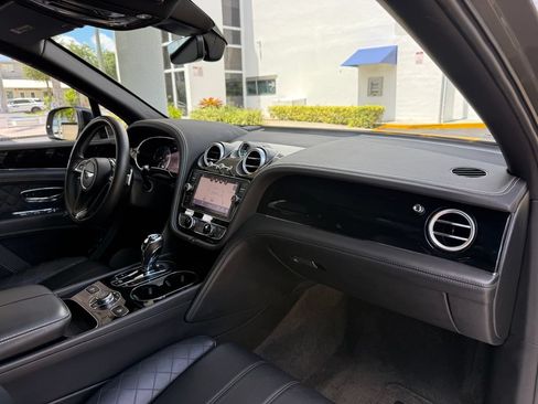 Used 2018 Bentley Bentayga AWD/4WD image 16
