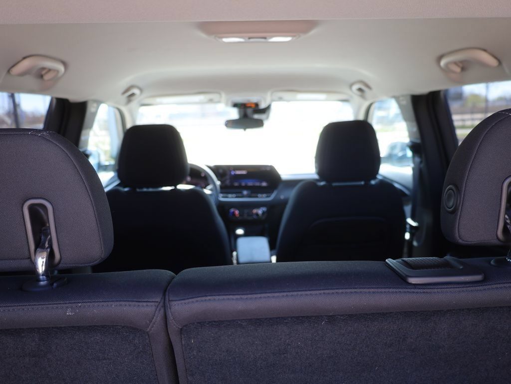 Used 2025 Chevrolet TrailBlazer LT FWD image 23