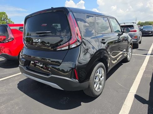 Certified 2025 Kia Soul LX w/ LX Technology Package FWD image 16