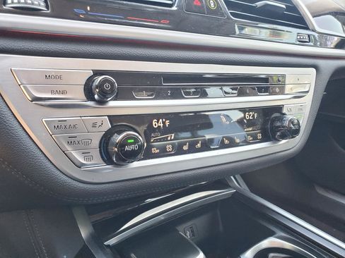 Used 2019 BMW 750i w/ Executive Package RWD image 23