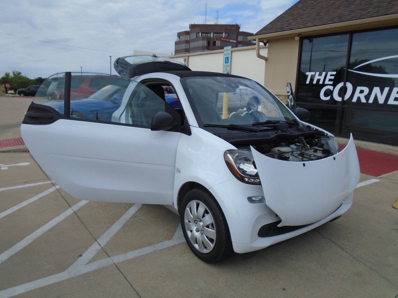 Used 2017 smart fortwo pure RWD image 17