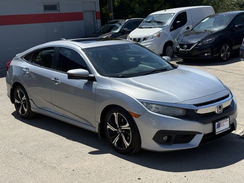 Used 2016 Honda Civic Touring image 2