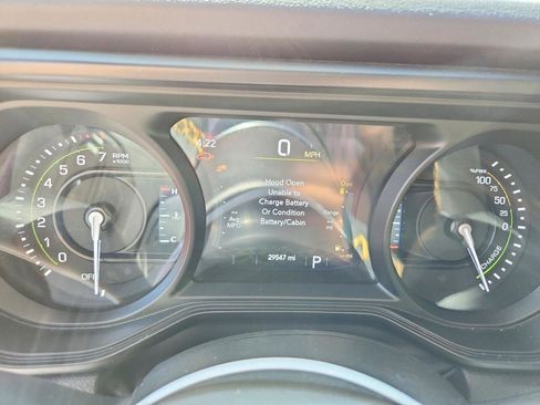 Used 2024 Jeep Wrangler Unlimited Sahara AWD/4WD image 8
