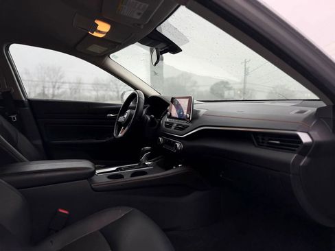 Used 2021 Nissan Altima 2.5 SR FWD image 12