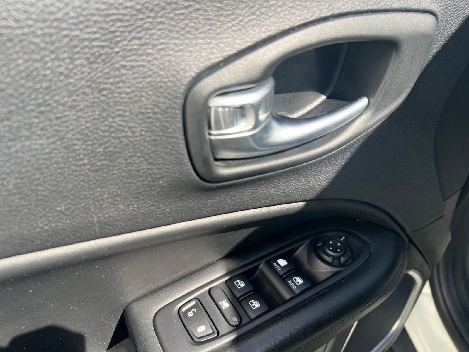 Used 2020 Jeep Compass Latitude AWD/4WD image 14