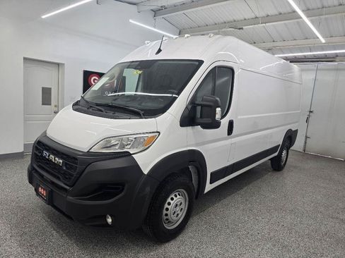 Used 2025 RAM ProMaster 2500 w/ Convenience Group FWD image 3