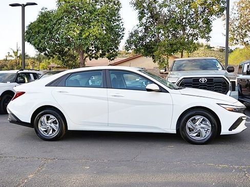 New 2026 Hyundai Elantra SE image 7