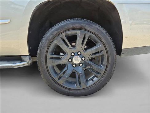 Used 2017 Cadillac Escalade Luxury RWD image 9