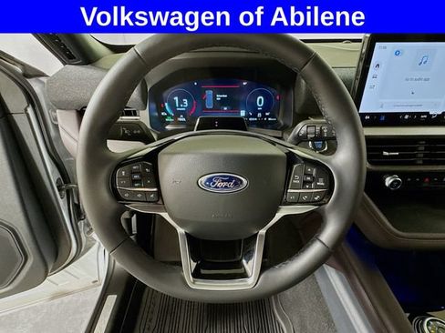 Used 2026 Ford Explorer Platinum RWD image 9