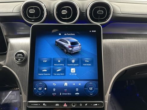 Used 2025 Mercedes-Benz GLC 300 4MATIC image 24