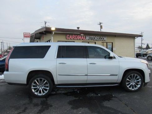 Used 2019 Cadillac Escalade ESV Luxury image 8