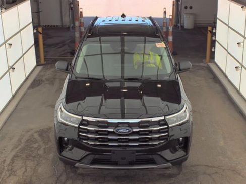 Used 2025 Ford Explorer Active w/ Active Comfort Package AWD/4WD image 2