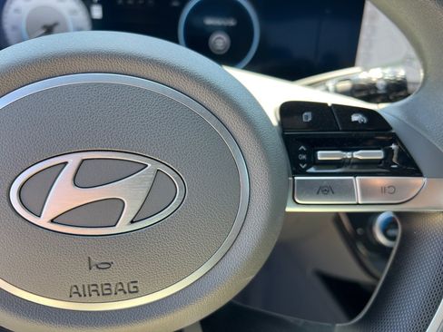 Used 2024 Hyundai Elantra SEL FWD image 31