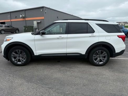 Used 2023 Ford Explorer XLT w/ Equipment Group 202A image 3