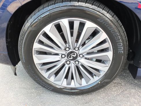 Used 2025 INFINITI QX80 Sensory AWD/4WD image 7