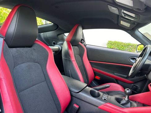 Used 2024 Nissan Z Performance w/ Floor Mat Package image 28